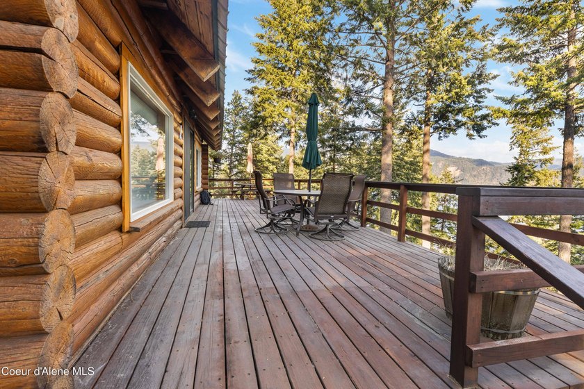 Enjoy the breathtaking views of the Mountains rising from the - photo 23
