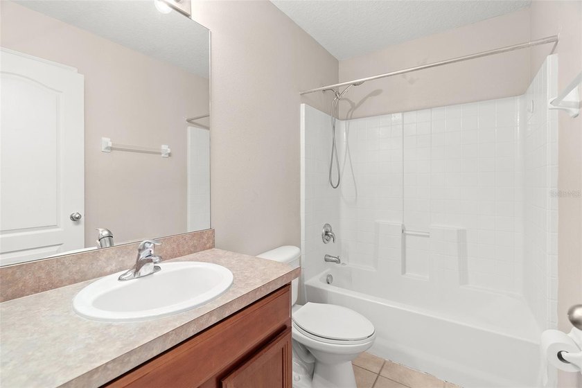 Under contract-accepting backup offers. Back on the Market! - photo 24