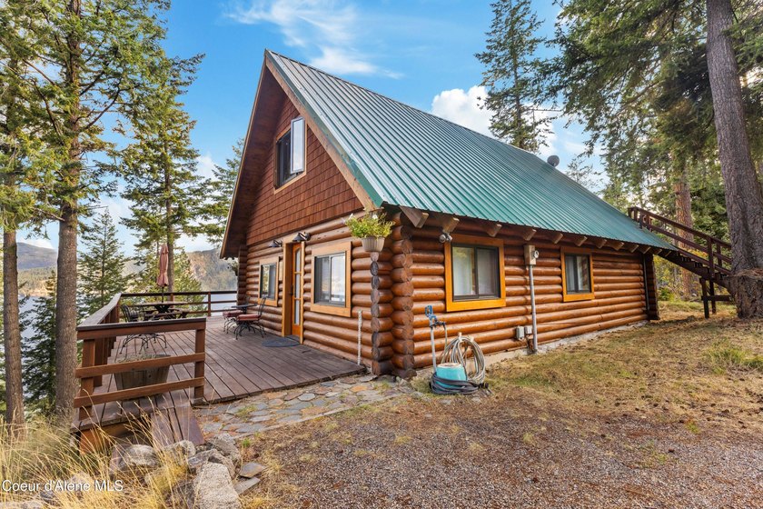 Enjoy the breathtaking views of the Mountains rising from the - photo 28