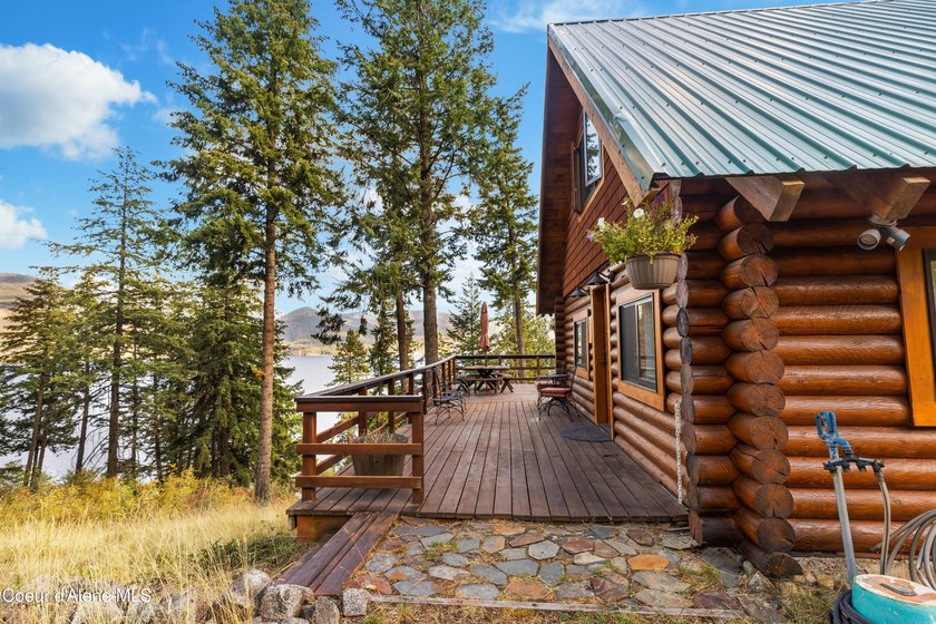 Enjoy the breathtaking views of the Mountains rising from the - photo 30