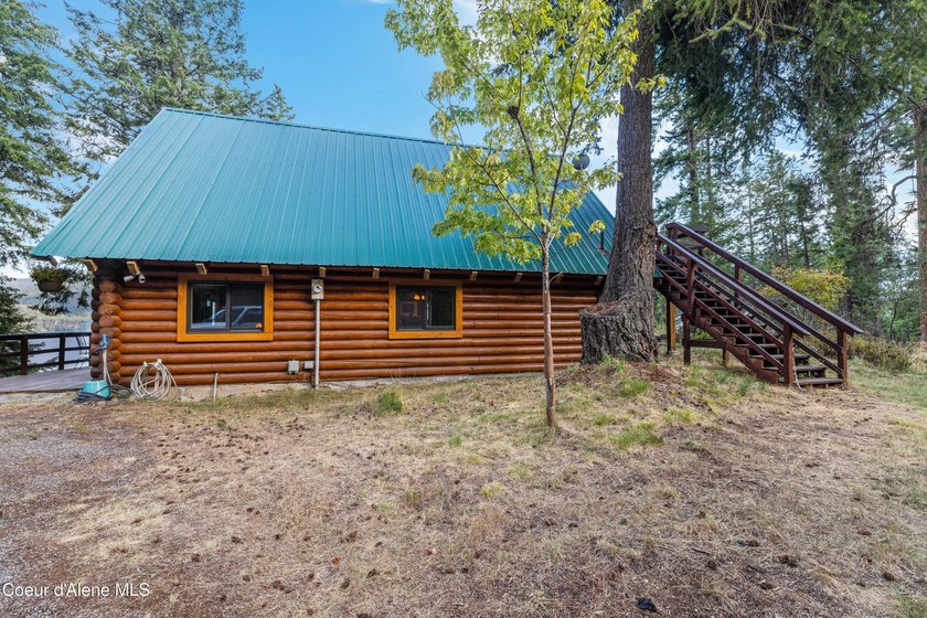 Enjoy the breathtaking views of the Mountains rising from the - photo 32