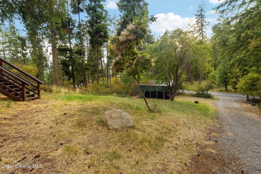 Enjoy the breathtaking views of the Mountains rising from the - photo 36