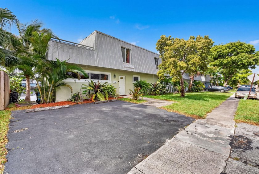 Discover a rare opportunity to own a large lakefront home in one - photo 20