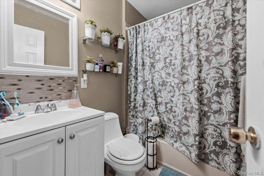 This beautiful, legal 2 Dwelling- property, 24 yrs old, 18.75 x - photo 3