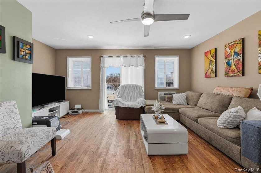 This beautiful, legal 2 Dwelling- property, 24 yrs old, 18.75 x - photo 5