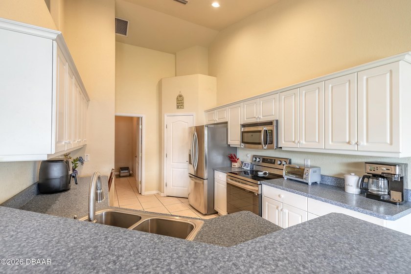 Welcome home to this beautifully maintained 4-bedroom - photo 29