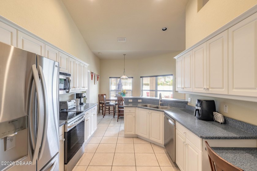Welcome home to this beautifully maintained 4-bedroom - photo 30