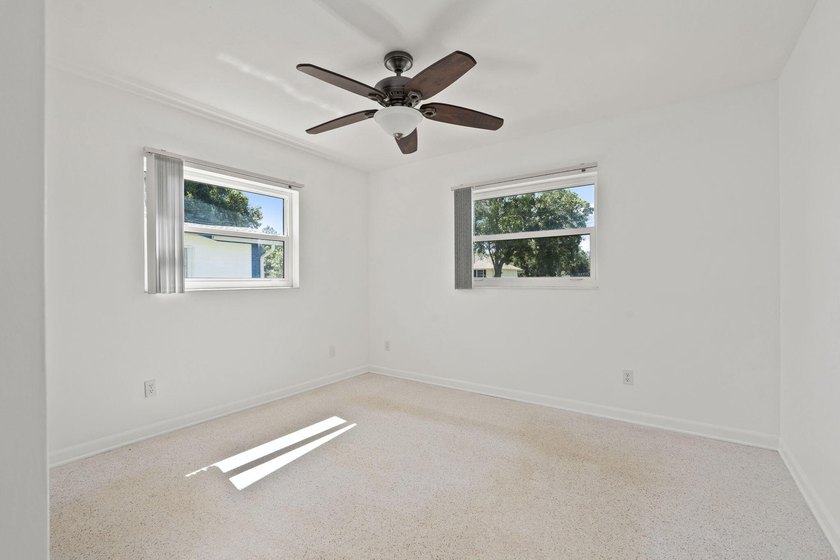 Located in Lakewood Park, this clean and well-kept 3-bedroom - photo 11