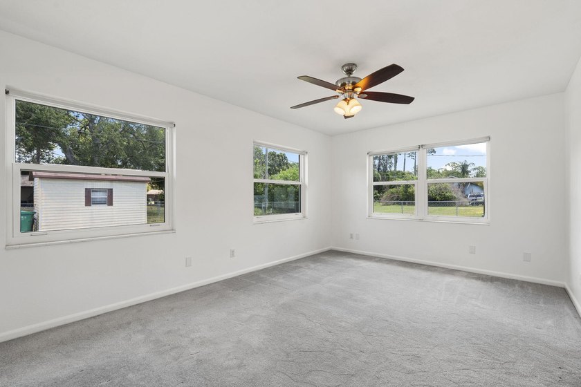 Located in Lakewood Park, this clean and well-kept 3-bedroom - photo 14