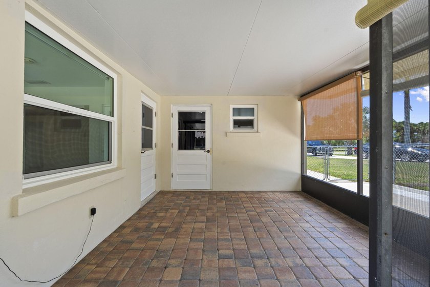 Located in Lakewood Park, this clean and well-kept 3-bedroom - photo 20