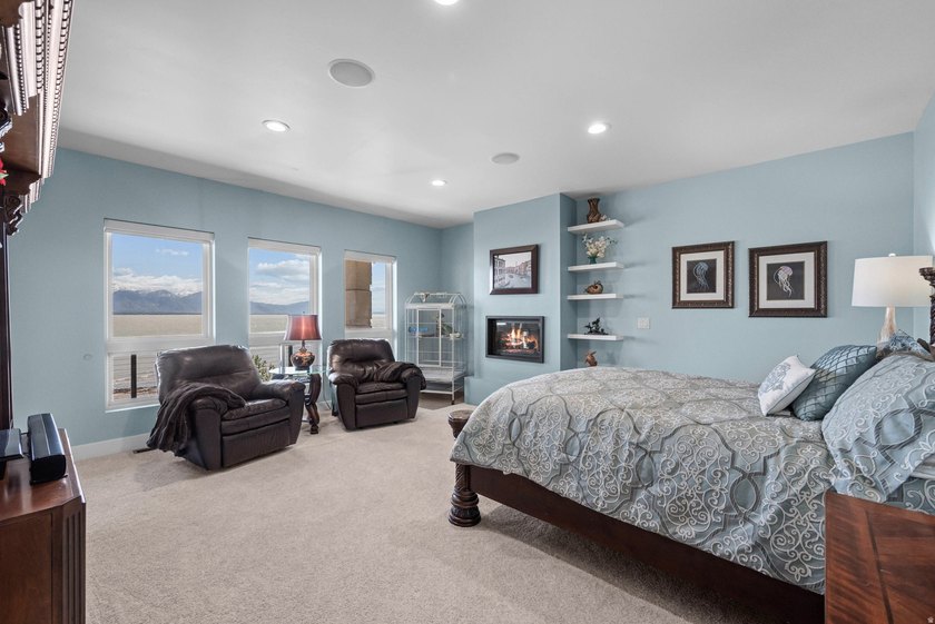 Custom-built waterfront luxury resort home, located in a private - photo 20