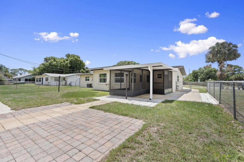 Located in Lakewood Park, this clean and well-kept 3-bedroom - photo 26