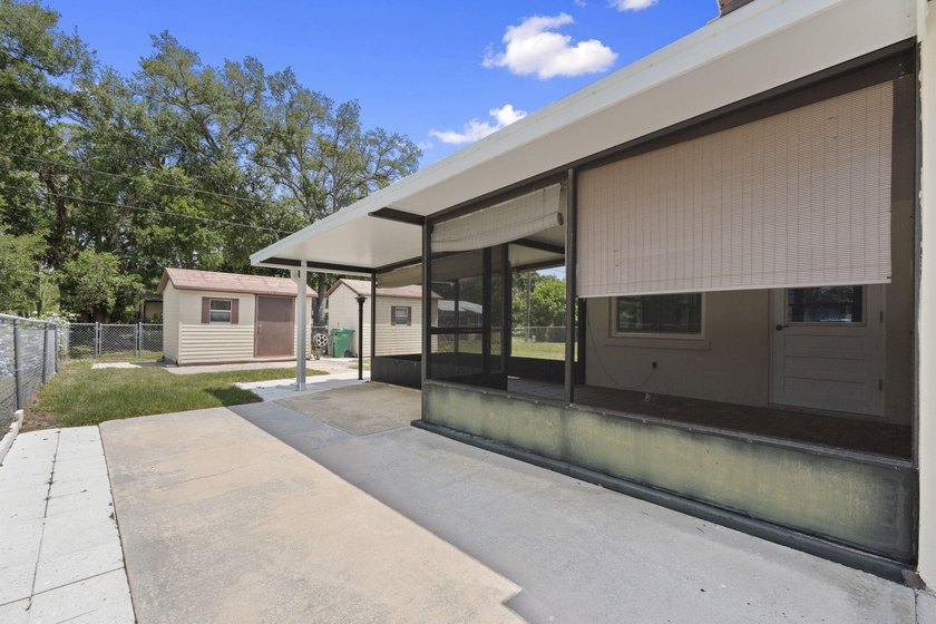 Located in Lakewood Park, this clean and well-kept 3-bedroom - photo 27