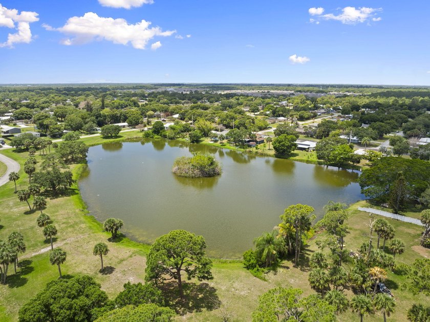 Located in Lakewood Park, this clean and well-kept 3-bedroom - photo 30