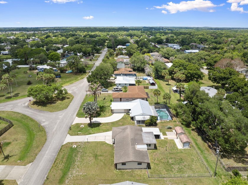 Located in Lakewood Park, this clean and well-kept 3-bedroom - photo 31