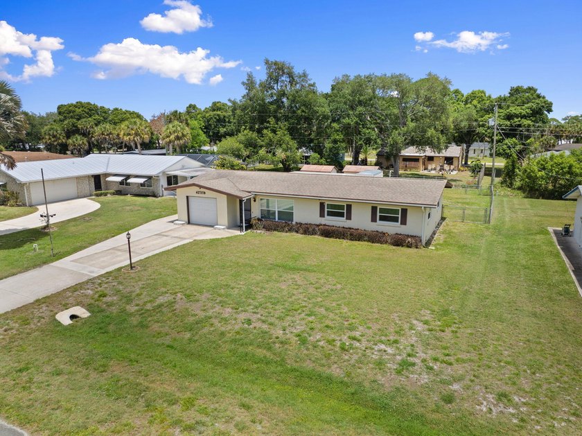 Located in Lakewood Park, this clean and well-kept 3-bedroom - photo 32