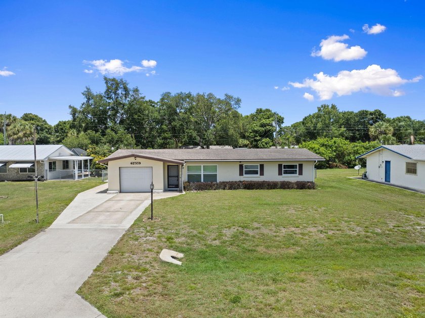 Located in Lakewood Park, this clean and well-kept 3-bedroom - photo 33