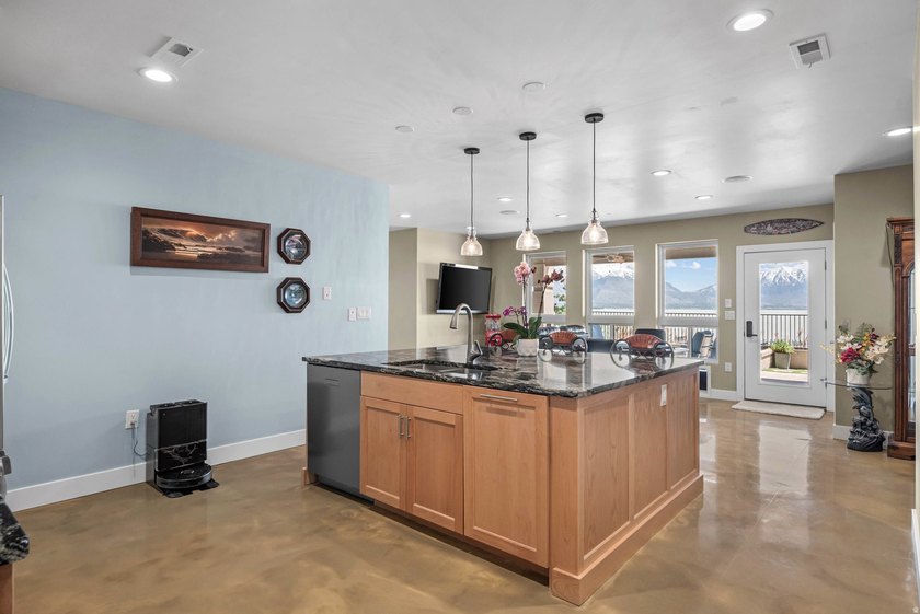 Custom-built waterfront luxury resort home, located in a private - photo 42