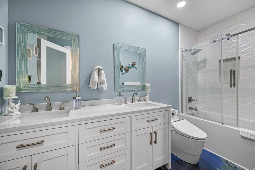 Custom-built waterfront luxury resort home, located in a private - photo 45