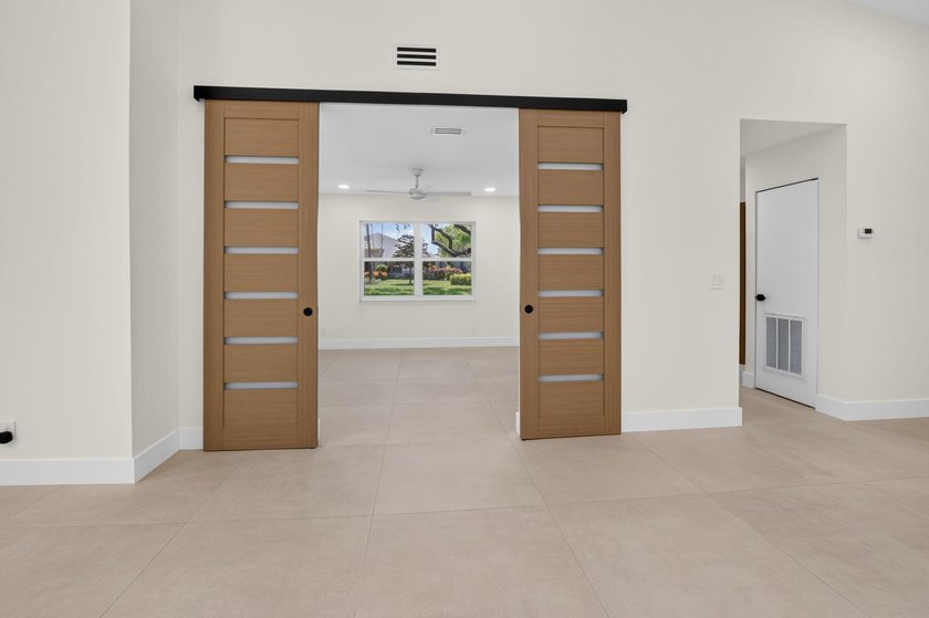 Welcome to this beautifully and completely remodeled - photo 16