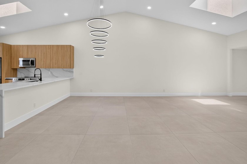 Welcome to this beautifully and completely remodeled - photo 20