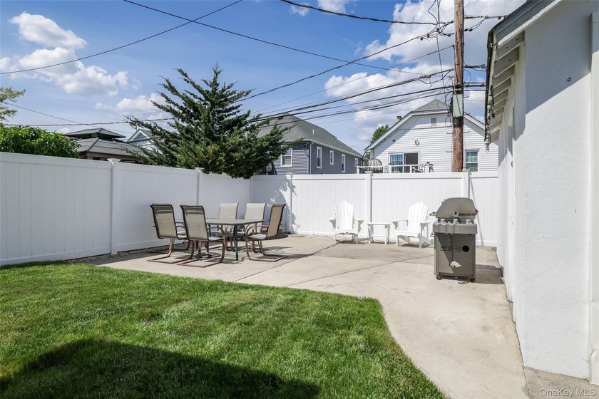A Barnum Island beauty. This 3 Bdrm 2 Full Bath dormered raised - photo 21