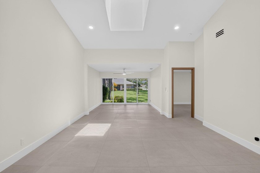 Welcome to this beautifully and completely remodeled - photo 21