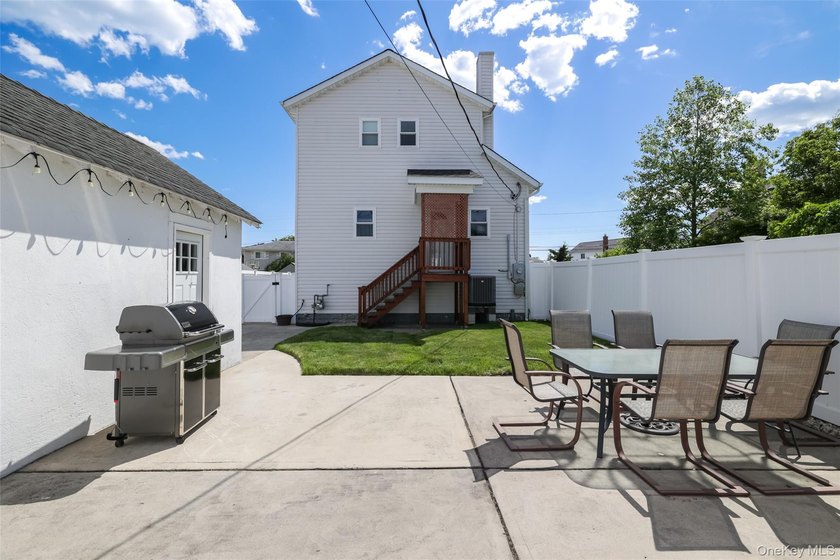 A Barnum Island beauty. This 3 Bdrm 2 Full Bath dormered raised - photo 23