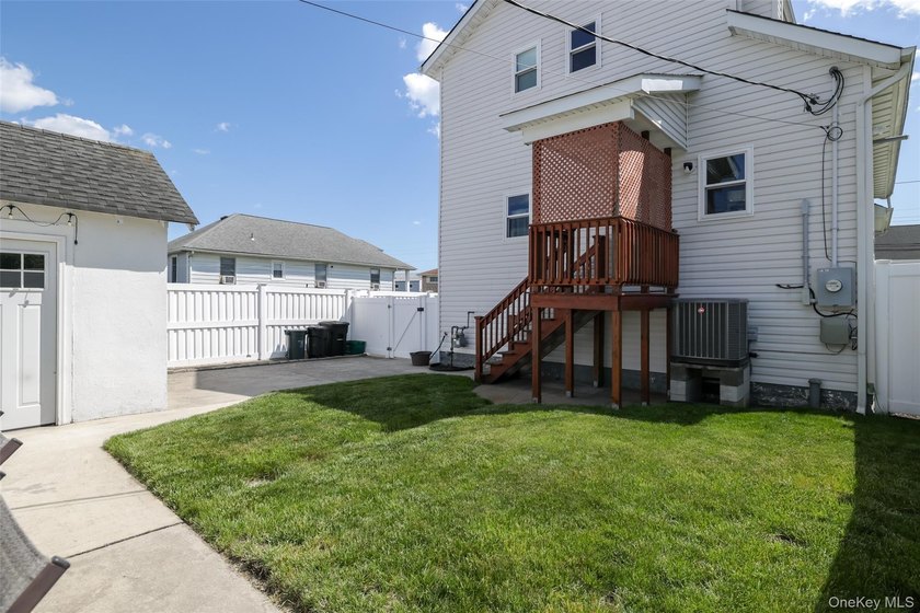 A Barnum Island beauty. This 3 Bdrm 2 Full Bath dormered raised - photo 25