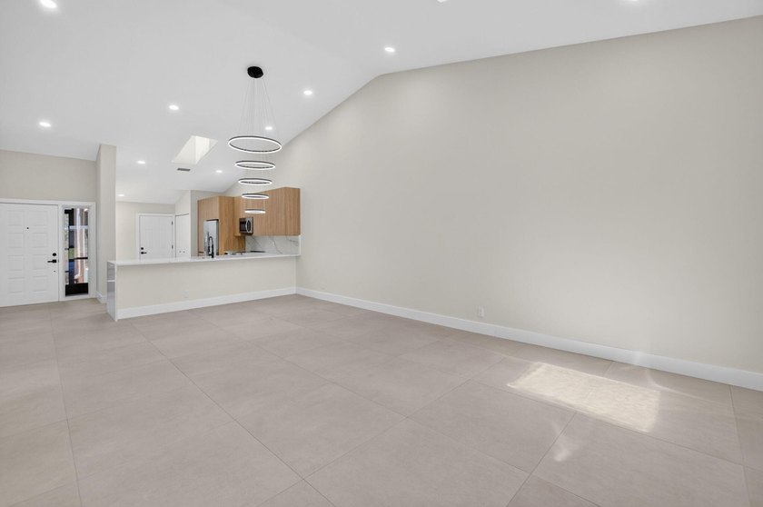 Welcome to this beautifully and completely remodeled - photo 26