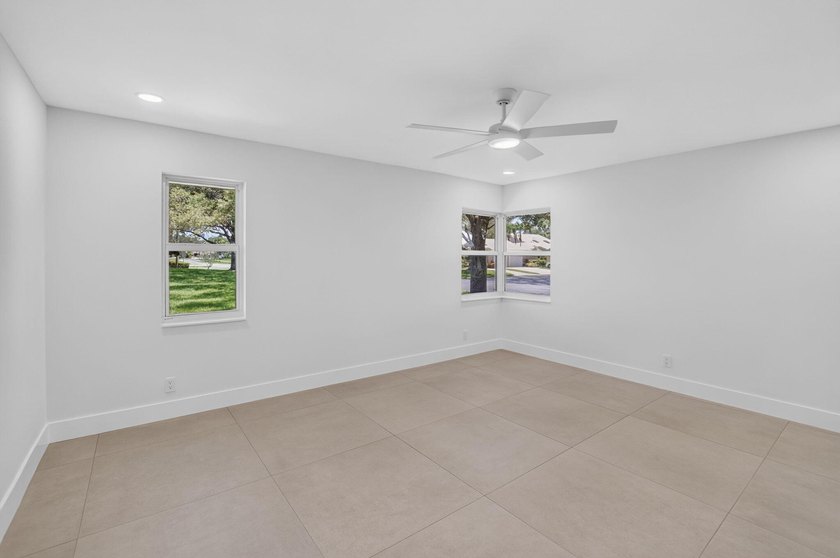 Welcome to this beautifully and completely remodeled - photo 27