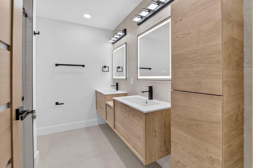 Welcome to this beautifully and completely remodeled - photo 30