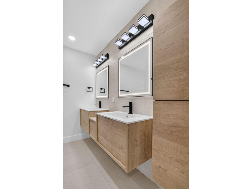 Welcome to this beautifully and completely remodeled - photo 33