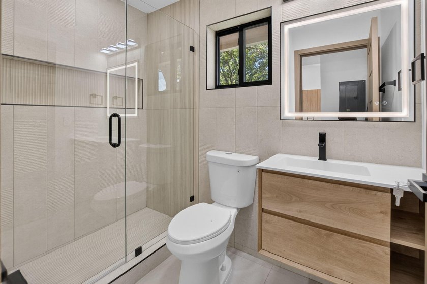 Welcome to this beautifully and completely remodeled - photo 35