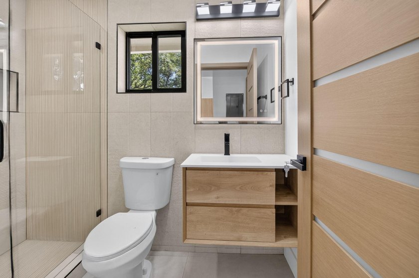 Welcome to this beautifully and completely remodeled - photo 36