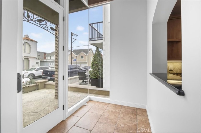 Welcome to this beautifully upgraded Belmont Shore home, where - photo 5