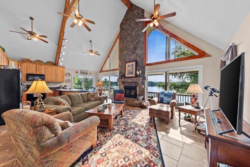 Experience the perfect blend of lakeside luxury and modern - photo 19