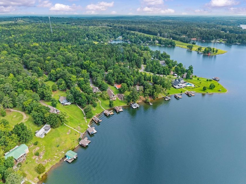 Experience the perfect blend of lakeside luxury and modern - photo 42