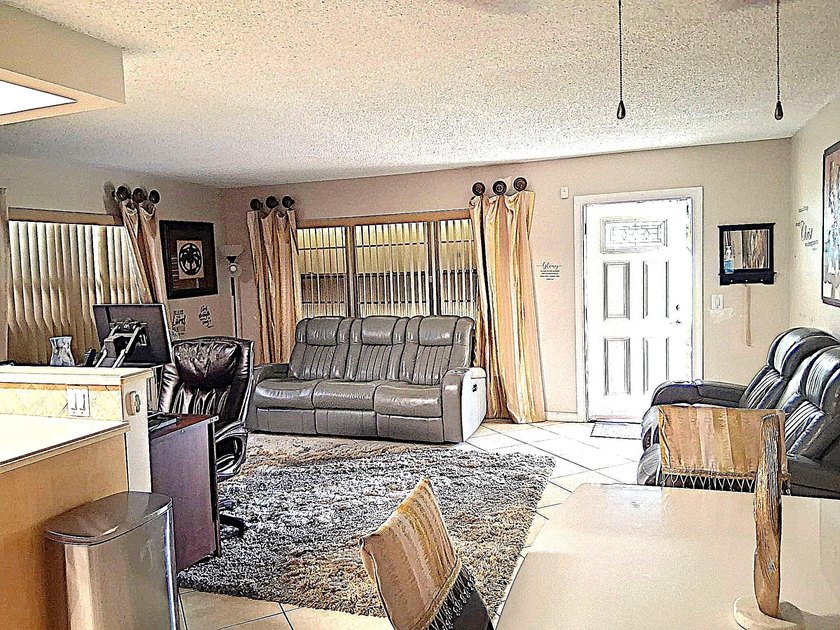 **FIRST FLOOR** UPDATED and SPACIOUS 1 BEDROOM 1 &amp; a 1/2 baths - photo 2