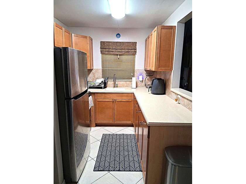 **FIRST FLOOR** UPDATED and SPACIOUS 1 BEDROOM 1 &amp; a 1/2 baths - photo 6