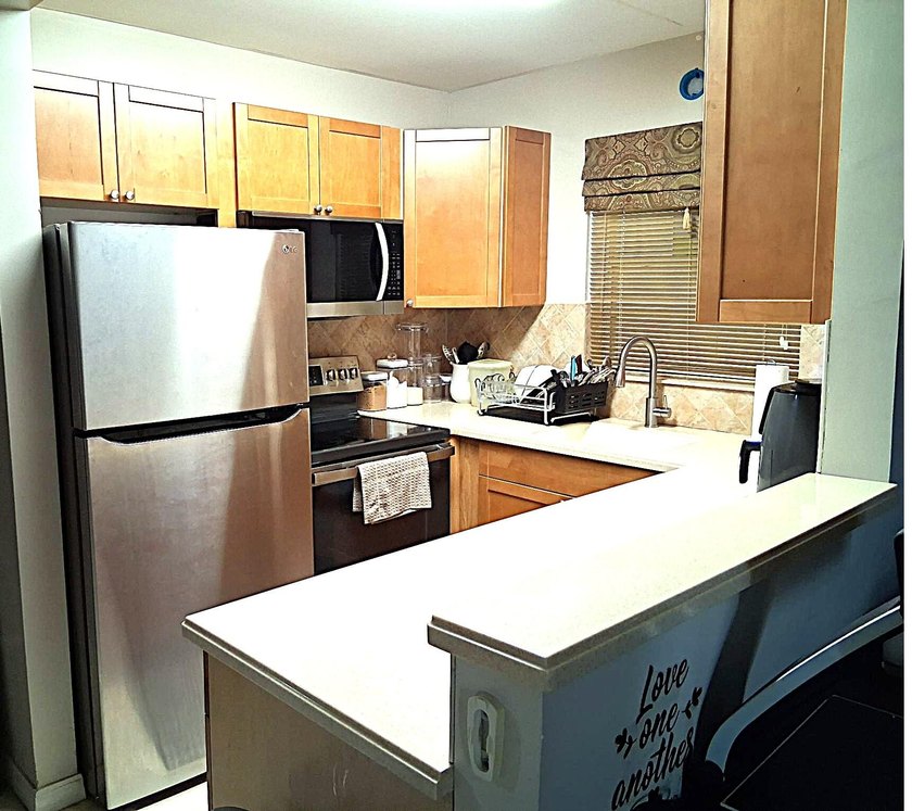 **FIRST FLOOR** UPDATED and SPACIOUS 1 BEDROOM 1 &amp; a 1/2 baths - photo 7