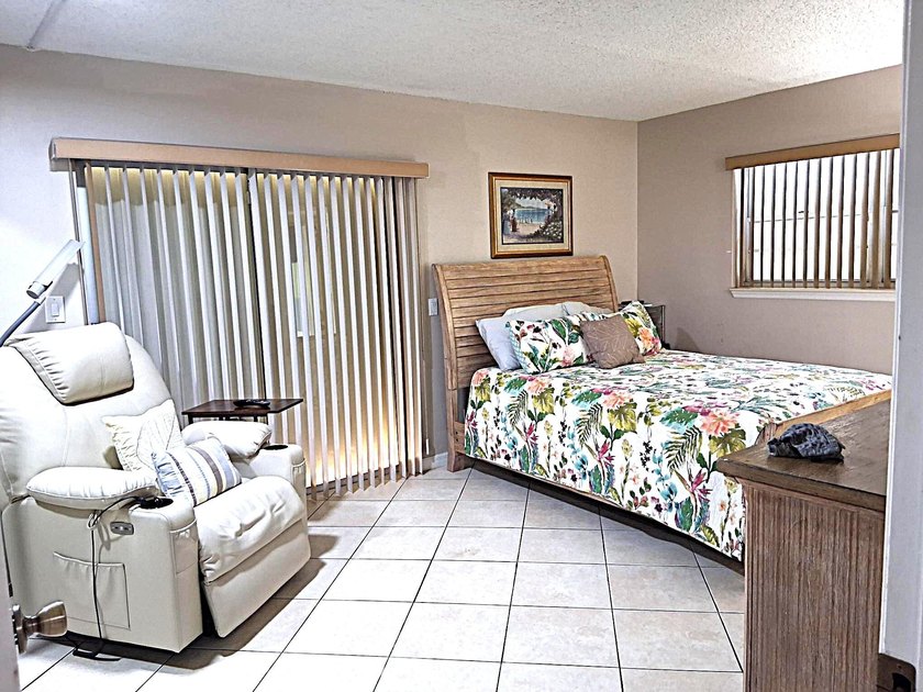 **FIRST FLOOR** UPDATED and SPACIOUS 1 BEDROOM 1 &amp; a 1/2 baths - photo 9