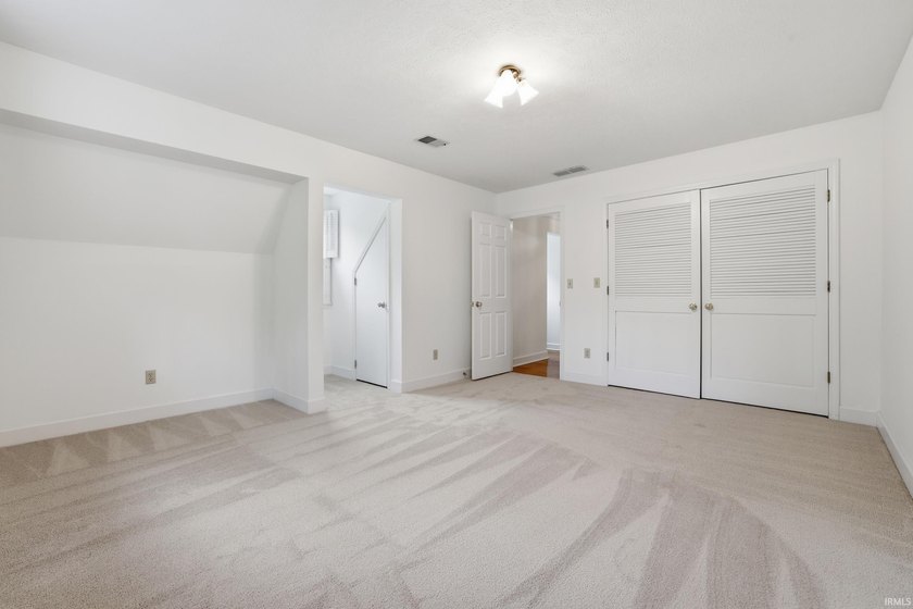 Walkable to Memorial Football Stadium, this expansive and - photo 22