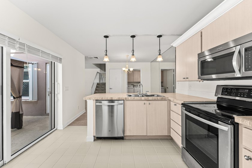 Welcome to a charming quiet townhouse in West Palm Beach - photo 13