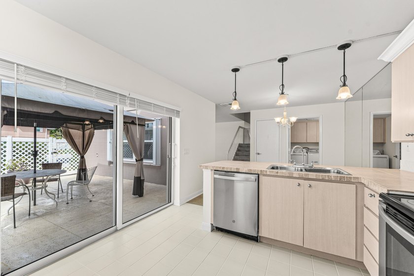 Welcome to a charming quiet townhouse in West Palm Beach - photo 15