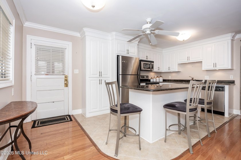 Welcome to 1907 9th Street in Pascagoula, where classic - photo 13