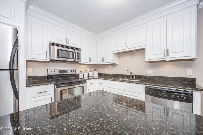 Welcome to 1907 9th Street in Pascagoula, where classic - photo 15