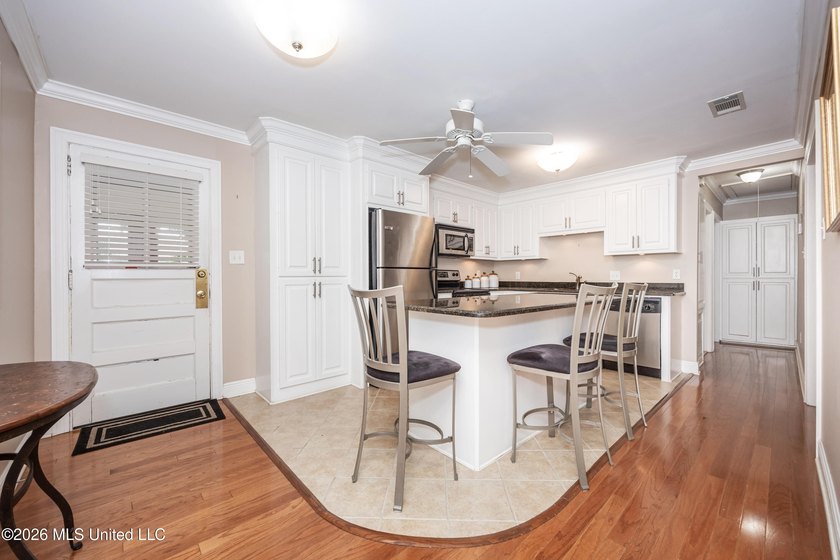 Welcome to 1907 9th Street in Pascagoula, where classic - photo 18