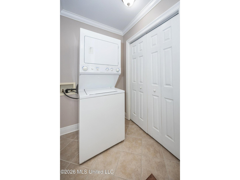 Welcome to 1907 9th Street in Pascagoula, where classic - photo 30