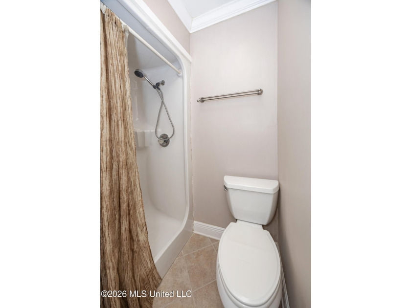 Welcome to 1907 9th Street in Pascagoula, where classic - photo 32